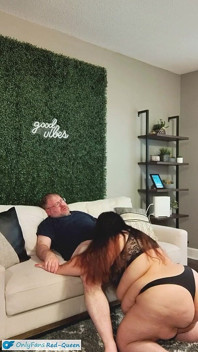 Cuckquean Selfie - 젊은 4'10 두꺼운 라틴계 여자에게 따먹히는 마누라를 보고 영화를 찍습니다.