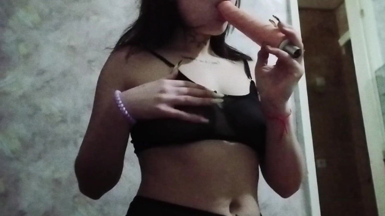 Miss_Kaprizzz19: Saya Datang Dari Kolej, Saya Membuka Pakaian Untuk Awak Dan...