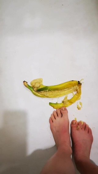 Erotic college: I like banana between the legs