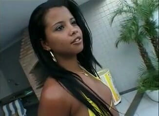 Outdoor pervs: Hot Brazilian babes eat pussy
