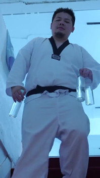 Bad bad folla su maestro de karate en el dojo