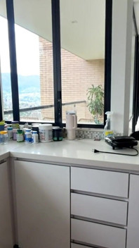 Când sunt singur în apartamentul meu, îmi place să mă excit de fani