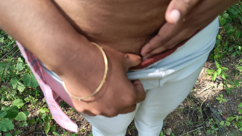 Apple baby: 야외에서 제복 입은 여대녀