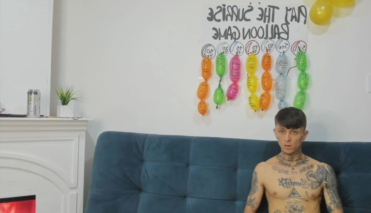 Megan and Max: Pár sex nahé teenagerky v místnosti