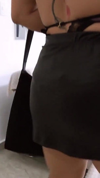 火辣熟女从派对回家手淫——字幕