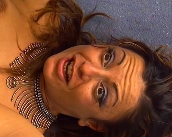 BB Video - Vintage Story: ドイツのMILFアマチュア主婦、ブルネットの女性が犯される#2