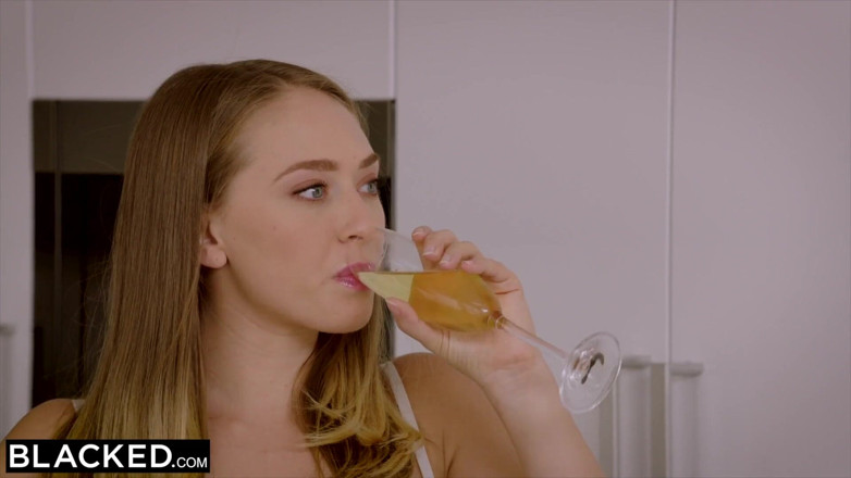 Blacked: BLACKED - Kagney Linn Karter обожает лизать черных мужчин