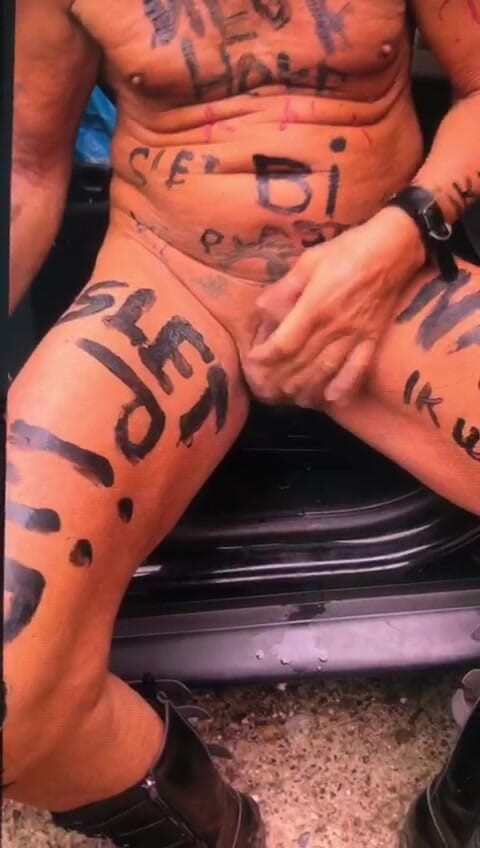 Benb Studio: Diikat ke pohon sebagai hukuman