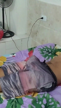 Abang tiri melihat bahawa saya sangat panas, tidakkah saya akan menghabiskan blowjob yang baik pada zakar besar awak? - Stepsistervanessa