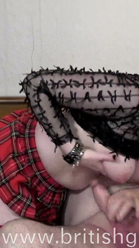 Sexy blonďatá MILF zadek ošukaný v tartanské sukni