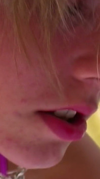 Sexy Lolly Badcock domineert haar slaaf Ashley Rider in hardcore lezdom-scène