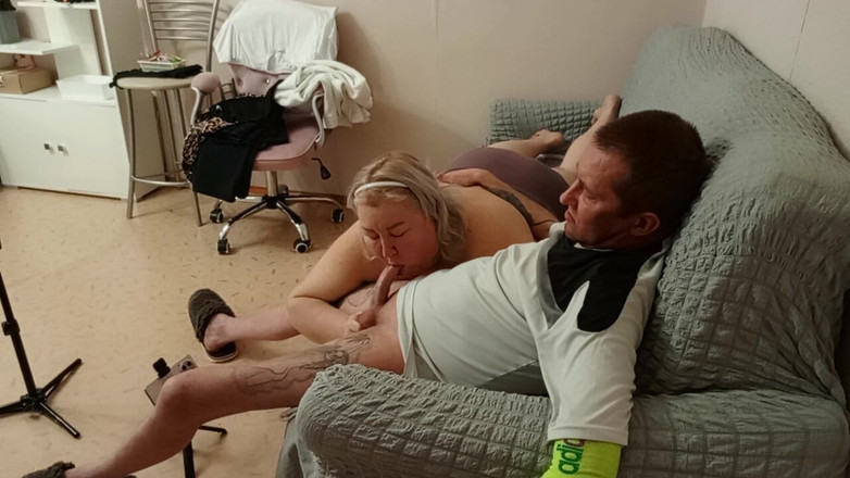 Zona901: 순진한 오럴 후 정액을 삼키는 이웃