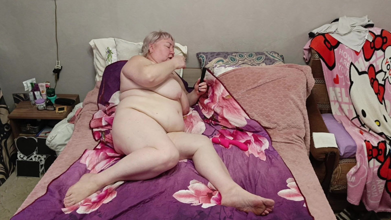 Zona901: Soacra își masturbează pizda suculentă cu vibratoare