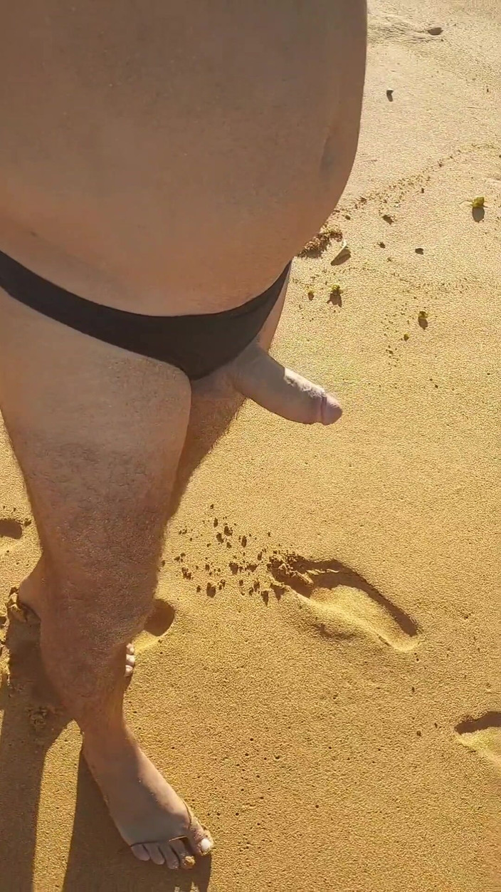 Ladysilvas: Ladysilva masturbuje na pláži v kalhotkách Předvádí můj penis a...