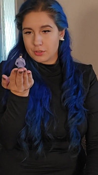 Havranní přítelkyně jí Všechny halloweenské bonbóny před zmenšováním a snědem tě