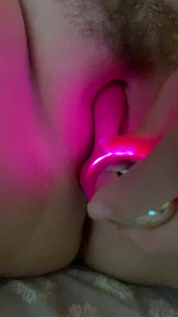 Hotwife0333: Fucking my pussy with vibrator