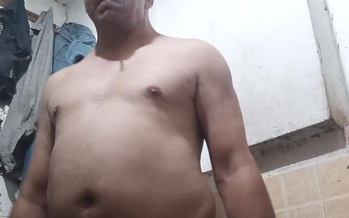 White ass: Am fumat țigară înainte de striptease