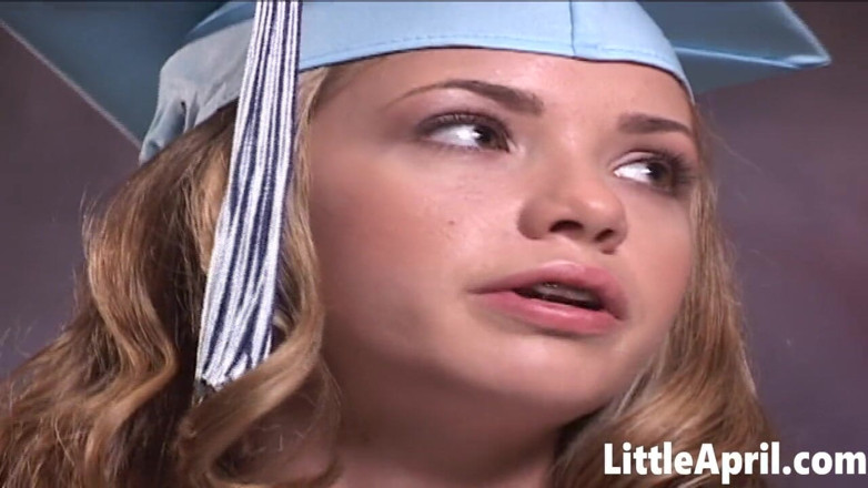 Little April: Dia da Formatura para Pequena Abril