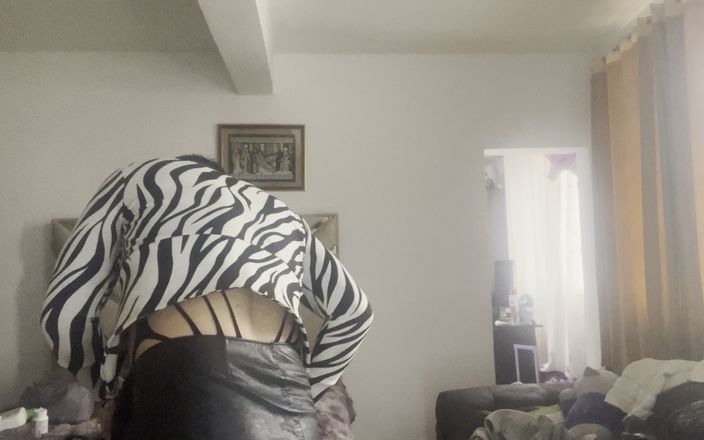 BECKY CROSS: Từ chàng trai đến sissy - phần 2: mẹo để cảm thấy gợi cảm...