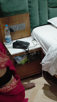 Riya en sari n° 38, amazone et masturbation vaginale