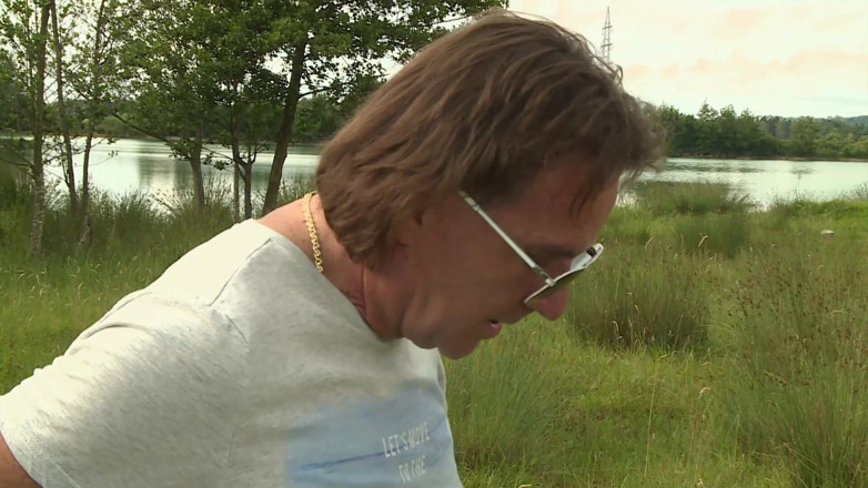 German Porn: Baise en plein air avec une brune canon et sexy