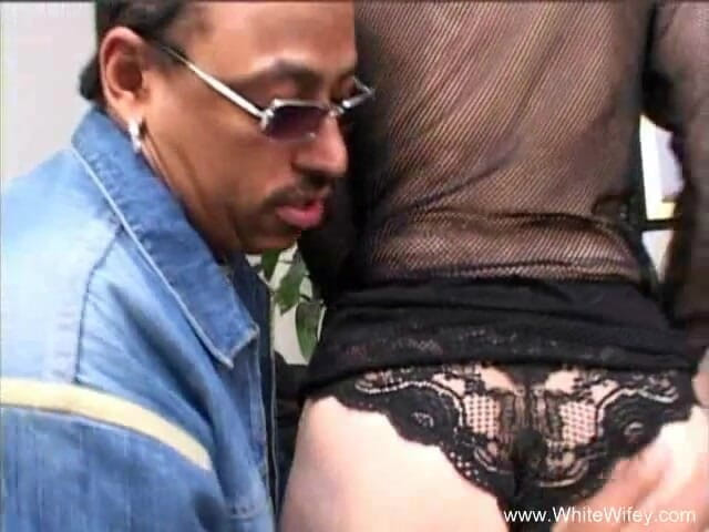 White Wifey: Milfs mit dickem arsch reiten große schwarze schwänze im vierer