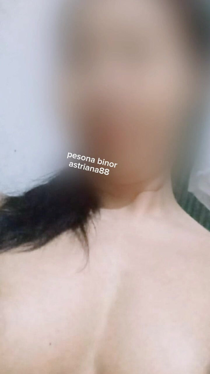 Astriana88: J.j. Herlina炫耀她的