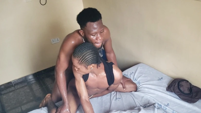 Baddestboyx: Dikongkek oleh lelaki hitam Nigeria ini