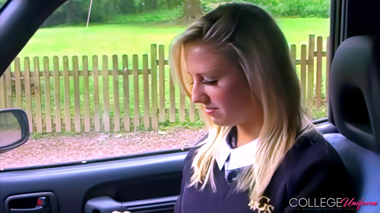 College Uniform: Interview-Take 2 mit Milly Hedgland