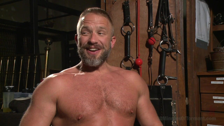 30 Minutes of Torment: Matahală musculoasă Dirk Caber chinuită fără încetare