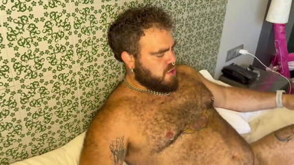 ScruffyStocky: Fransk rödhårig björnunge blir knullad barbacka från Scruffystocky