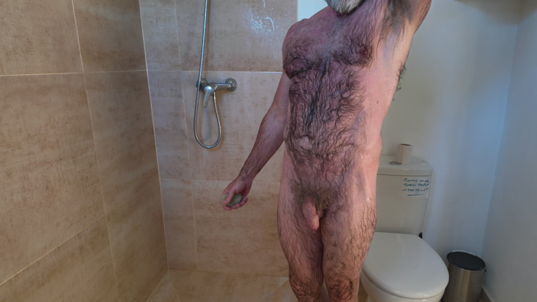 JackvanDean: Hairy Bear on Holiday
