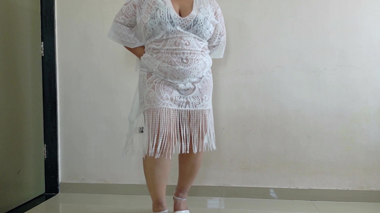 Hot Pavitra: Gulabi Aakhe Aur Gulabi Chut Komm Mit
