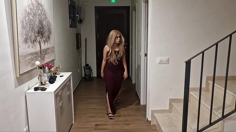 Latinascachondas: Si Dia datang untuk mandi tetapi akhirnya menghisap zakar saya