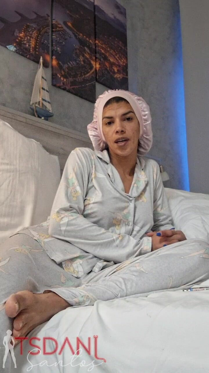 Tsdanisantos1: A casa di una buona shemale che mostra il suo...