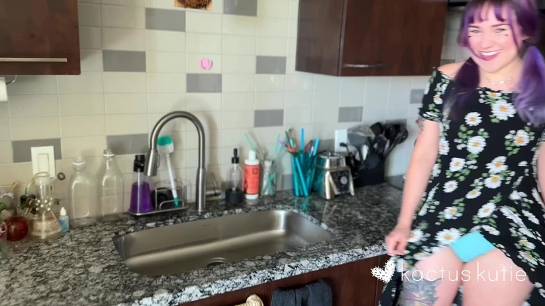Kactus kutie: POV 1st Date Pees in Your Sink