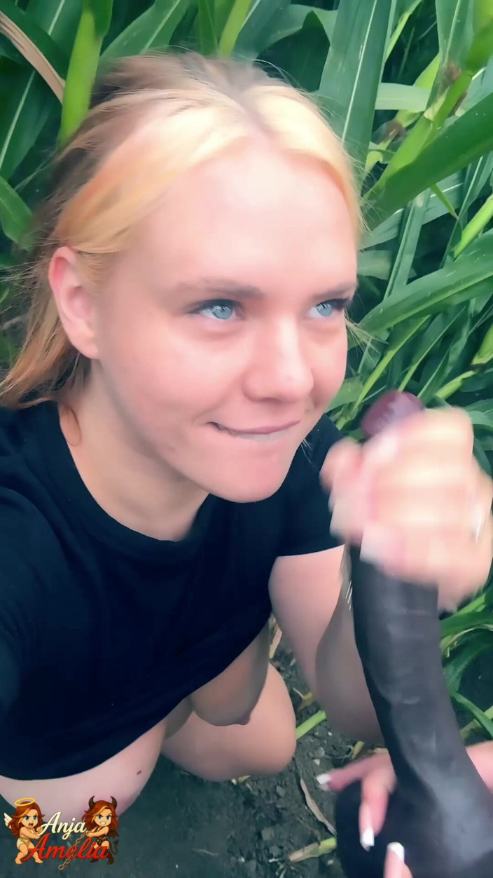 Anja Amelia: Nat, nat, nat orgasme - meisjes in het korenveld