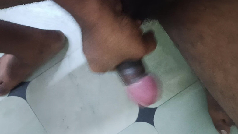 Adityaroy: Abspritzen, wenn niemand zu hause ist