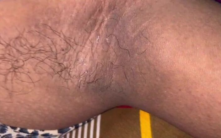Desi Bhabhi 01: Indická dívka poprvé saje velké bradavky