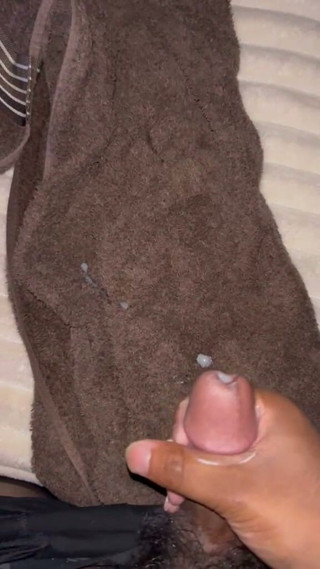 Riley James: Jerking off