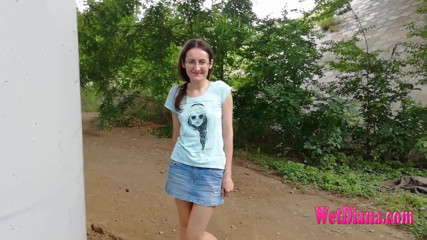 Wet Diana: Диана не носит трусиков, чтобы она могла писнуть на улице