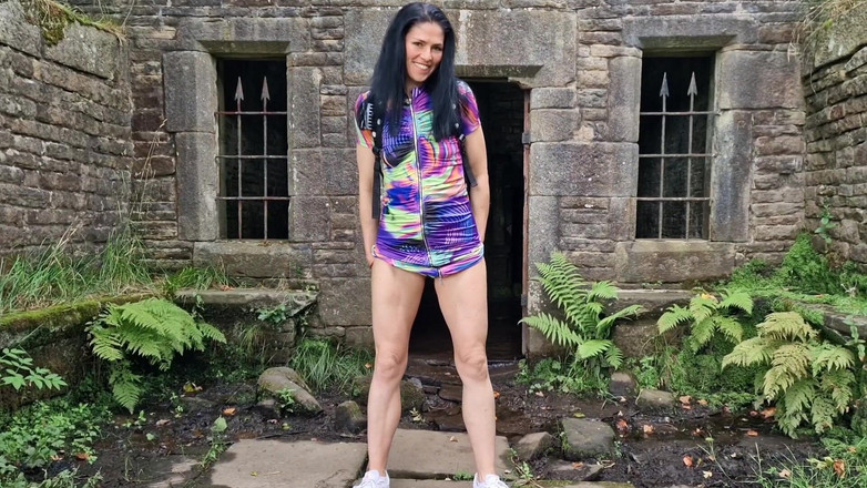 Nicky Brill: Nahá venku roztahování a chcaní