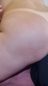 Ehefrau sitzt auf seinem gesicht und squirtet auf sein gesicht. Domina facesitting. Episode 30833