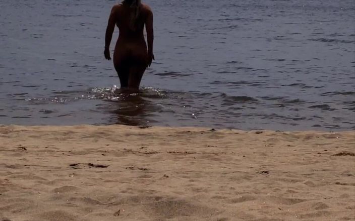 Lexis Star: मुझे वापस समुद्र तट पर ले जाओ जो मेरा तौलिया लड़का बनना चाहता है?