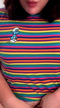 Une jolie trans latina aime se masturber en solo