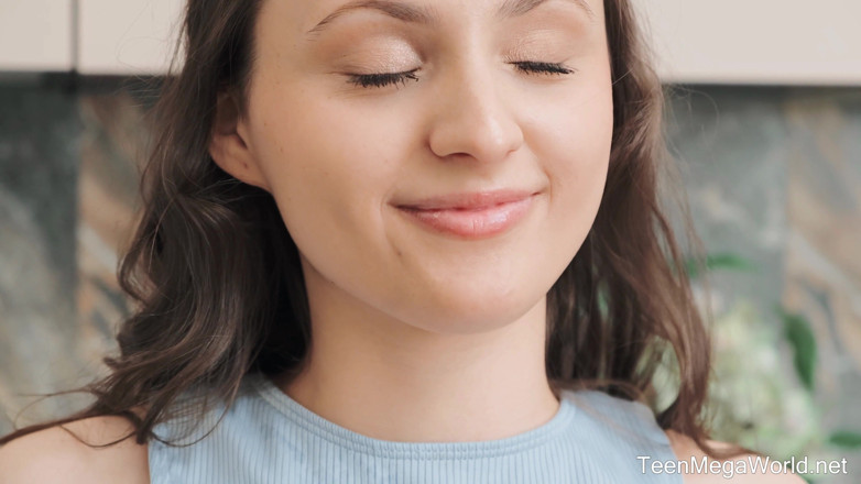 Teen Mega World: Orgasmo solista dopo un allenamento
