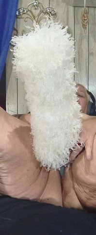 Whats That Fuzzy Kinky Toy Dalam Pepek Kacaknya?