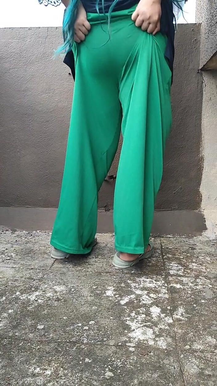 Hot crystal: 남친에게 잡힌 여친을 괴롭히는 테라스