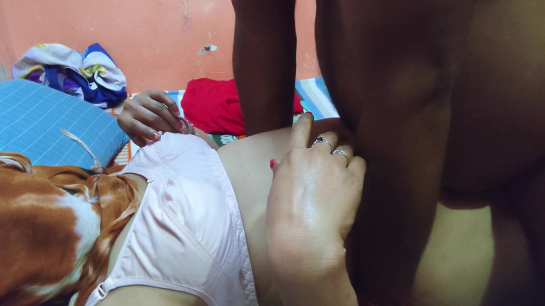 Madhu: Kud Kud Kar Chudai Kawaya Apne Pojkvän Ke Sath webbserie...