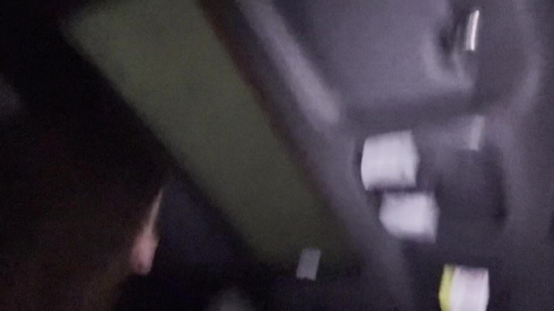 scarlettandc: Dwie lesbijki uprawiają seks w samochodzie